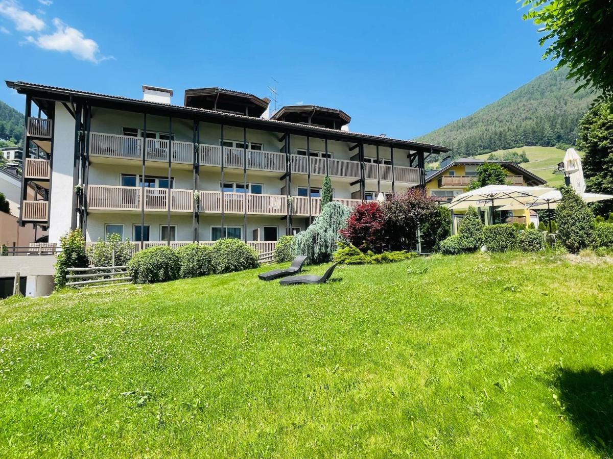 Residence Hotel Alpinum 캄포투레스 외부 사진