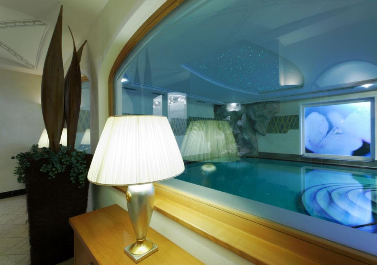 Residence Hotel Alpinum 캄포투레스 외부 사진